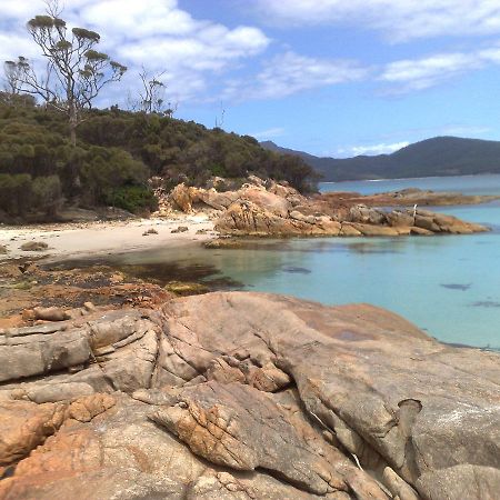 Malting Lagoon Guest House Coles Bay Bagian luar foto