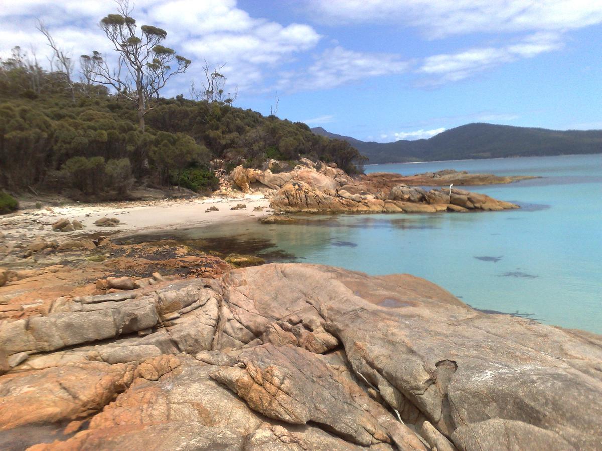 Malting Lagoon Guest House Coles Bay Bagian luar foto