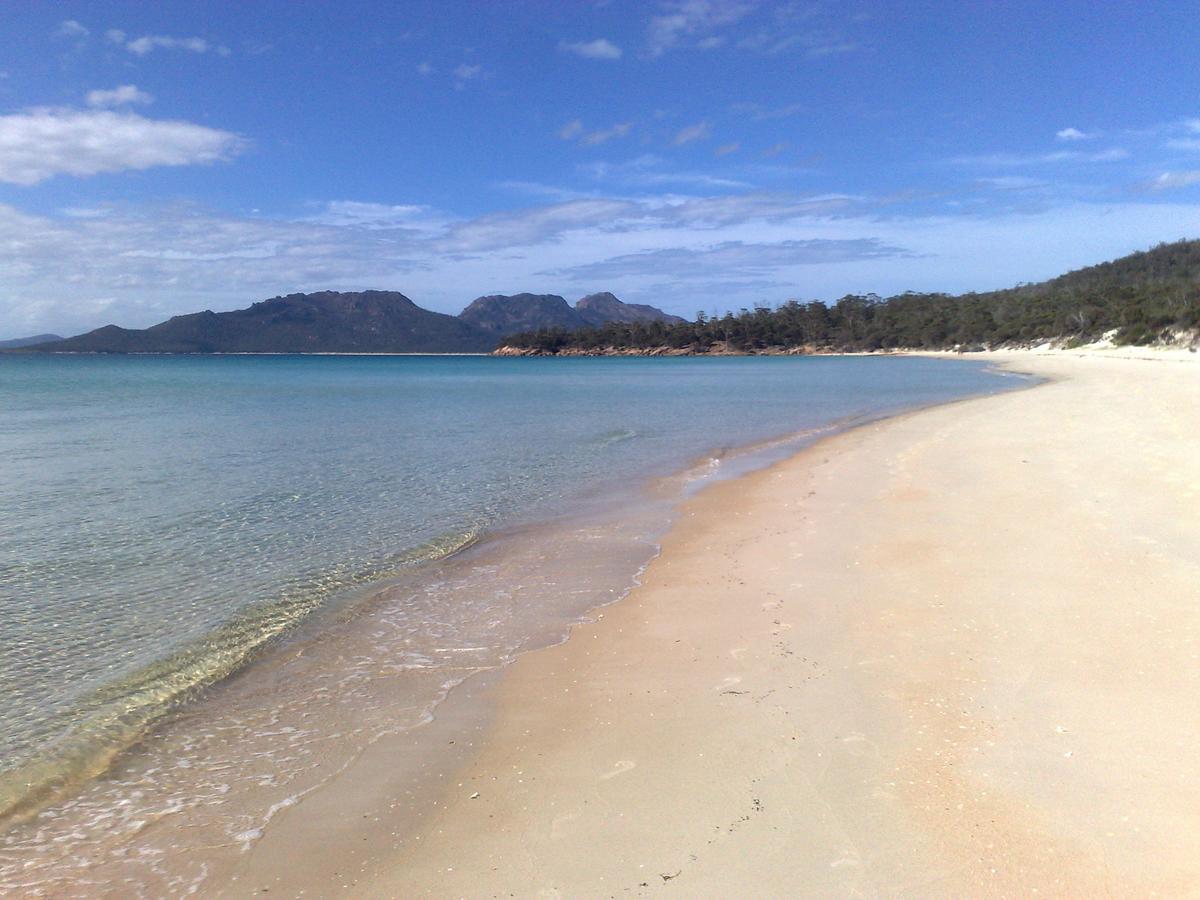 Malting Lagoon Guest House Coles Bay Bagian luar foto