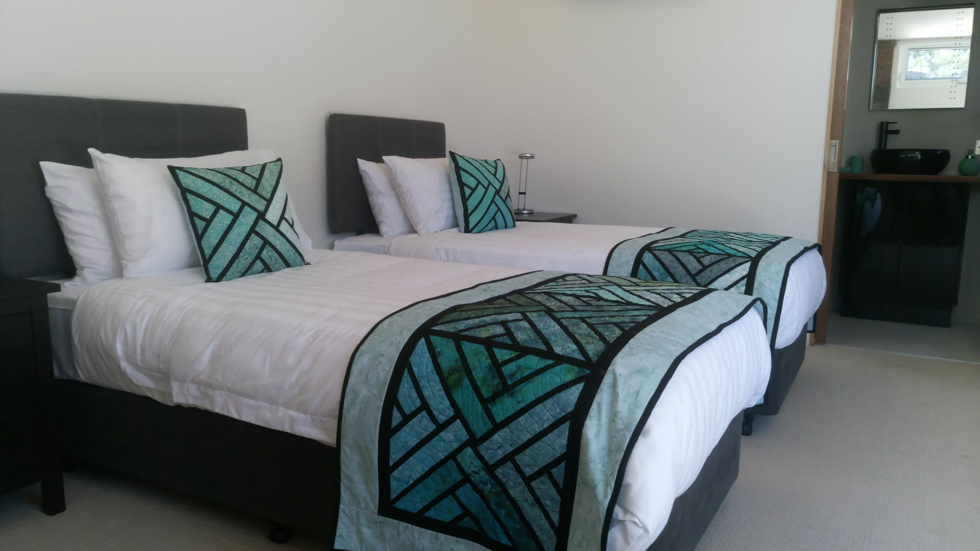 Malting Lagoon Guest House Coles Bay Bagian luar foto